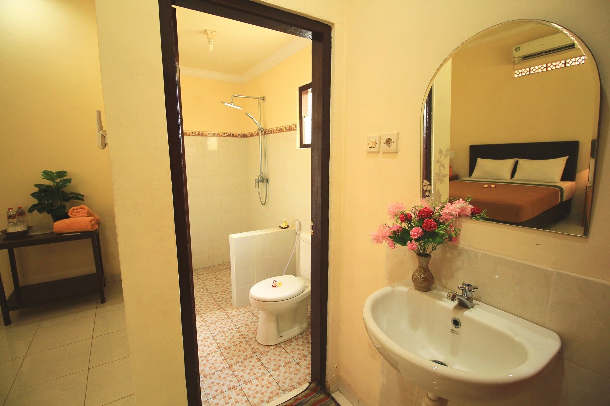 Lovina Beach Hotel Булеленг Экстерьер фото