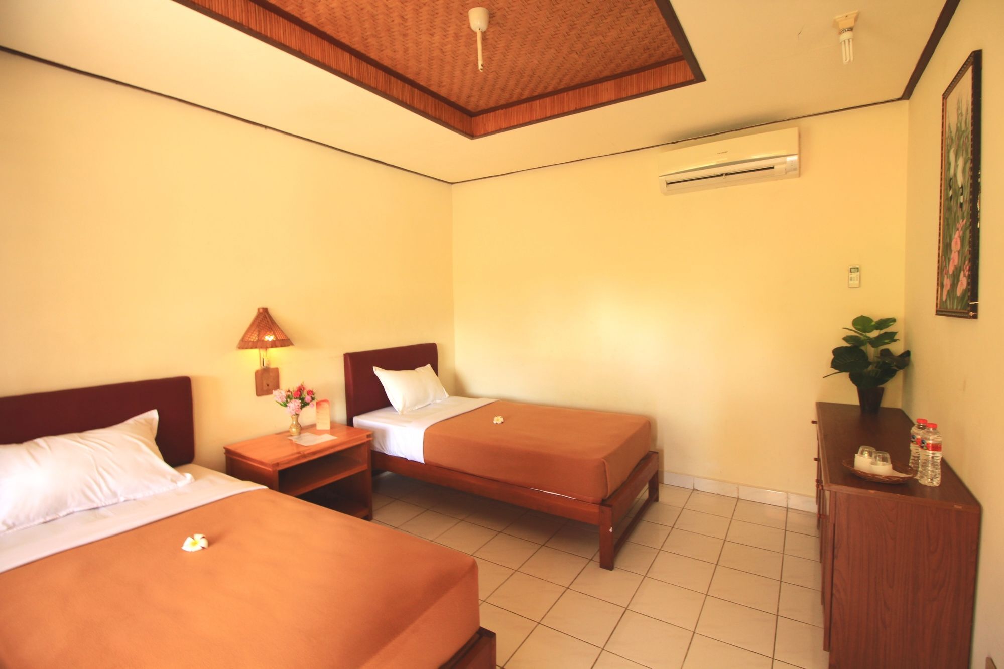 Lovina Beach Hotel Булеленг Экстерьер фото